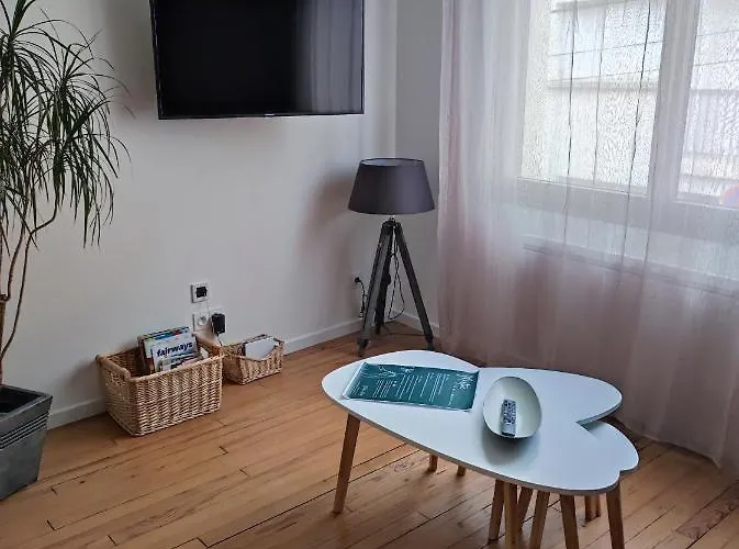 La Citadine Maison De Avec Garage